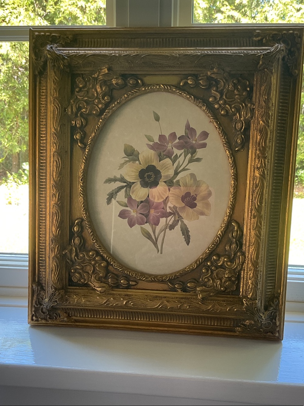 Vintage Ornate Gold Floral Frame. Oval centre.